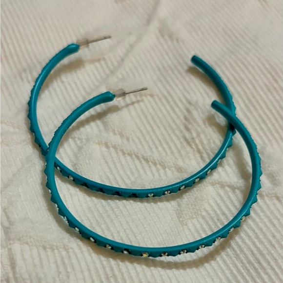 Kendra Scott Val Hoop Earrings Matte, 2.5 inch diameter - Picture 4 of 4